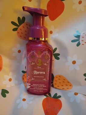 Bath & Body Works Aurora Foaming Hand Soap - Purple
